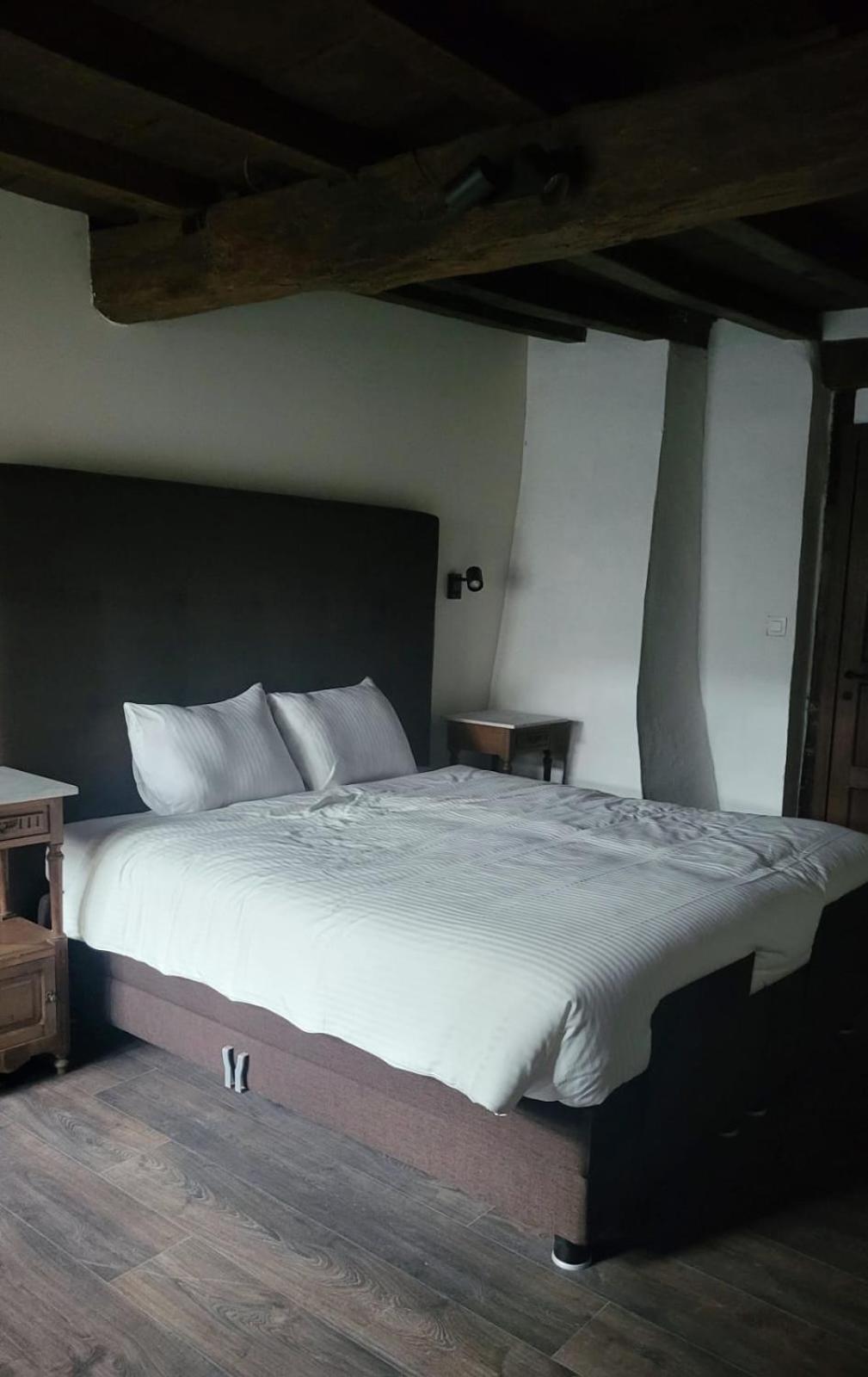 Hotel De Pelgrim Tongeren Esterno foto