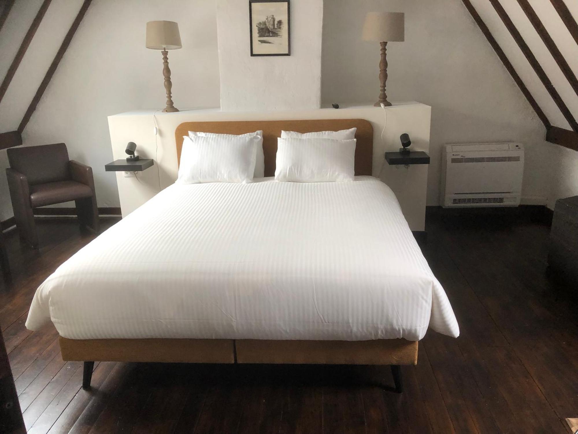 Hotel De Pelgrim Tongeren Esterno foto